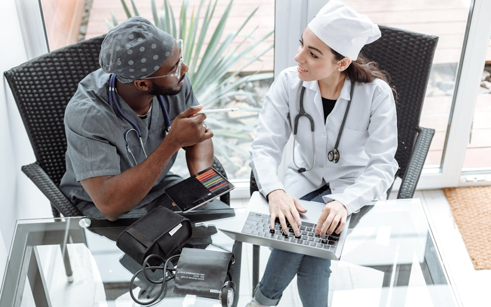 What Makes Modern Nursing Teams Work Well in Fast-Moving Care Environments