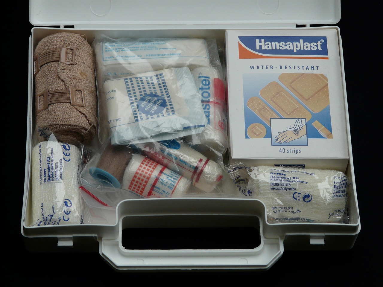 How to Build a Disaster Emergency Kit to Keep You and Your Family Safe